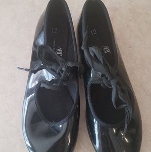 Girls size 12 tap shoes